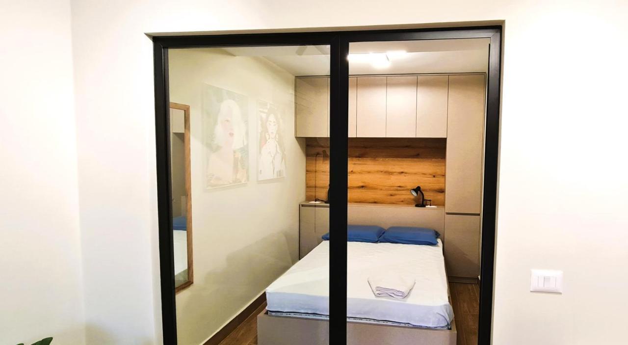 2V1 - Center Apartment 1 Tirana Kültér fotó