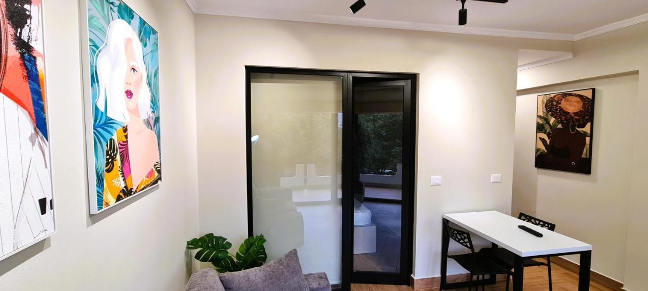 2V1 - Center Apartment 1 Tirana Kültér fotó