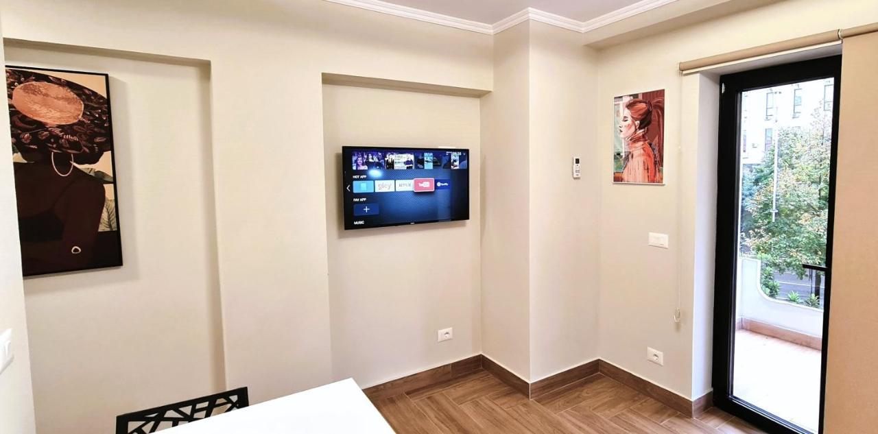 2V1 - Center Apartment 1 Tirana Kültér fotó