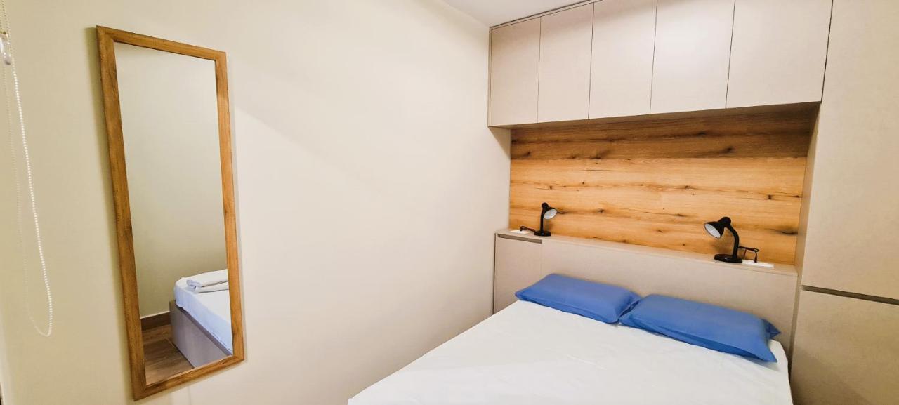 2V1 - Center Apartment 1 Tirana Kültér fotó