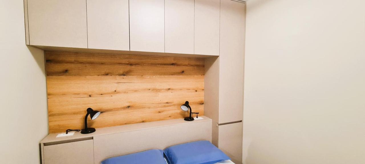 2V1 - Center Apartment 1 Tirana Kültér fotó