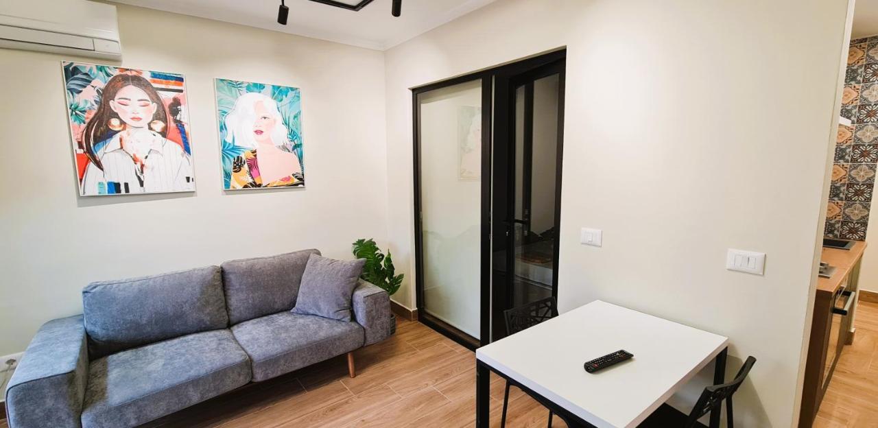 2V1 - Center Apartment 1 Tirana Kültér fotó